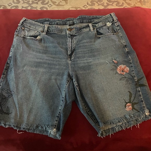 Lane Bryant Pants - Lane Bryant Bermuda Shorts 24